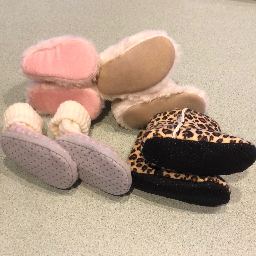 Infant booties. - Picture 2 of 2